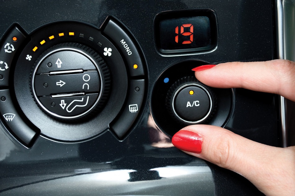 8 วิธี เปลี่ยนกลิ่นเหม็นในรถให้สดชื่น│Smile Insure