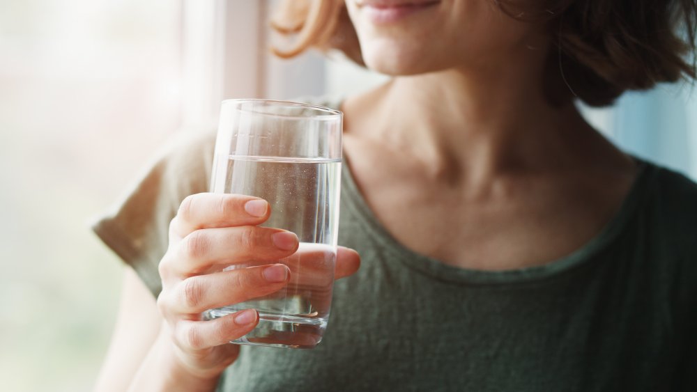 10 ประโยชน์ของการดื่มน้ำอุ่น │Smile Insure